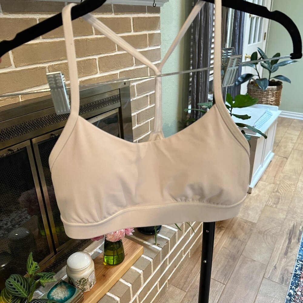 Lululemon Flow Y Nulu Bra – White, Size 6